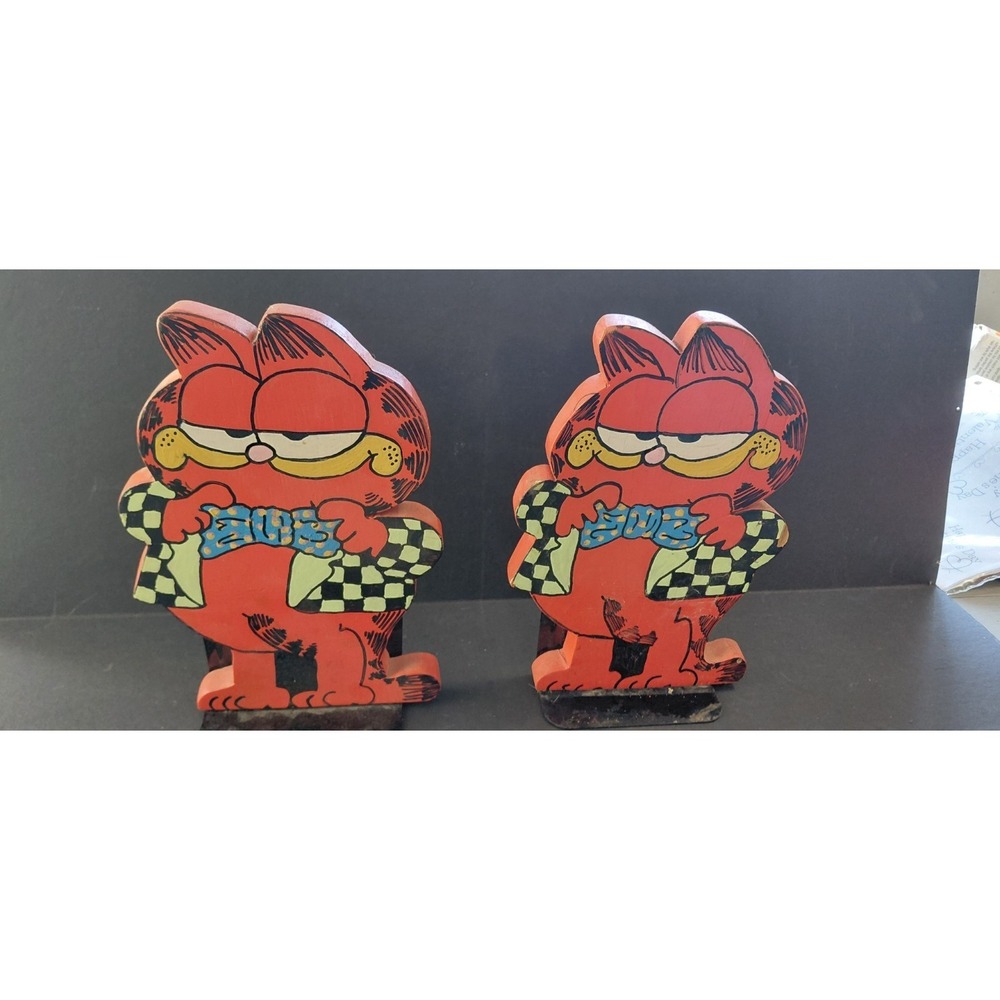 Collectible Retro Cartoon Decor Vintage Garfield Hand Painted Wood Bookends Set